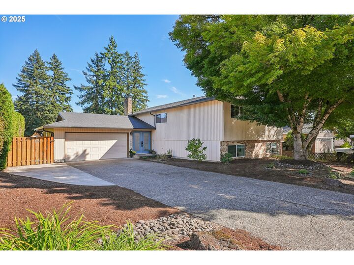 Property Photo:  17900 Monticello Dr  OR 97027 