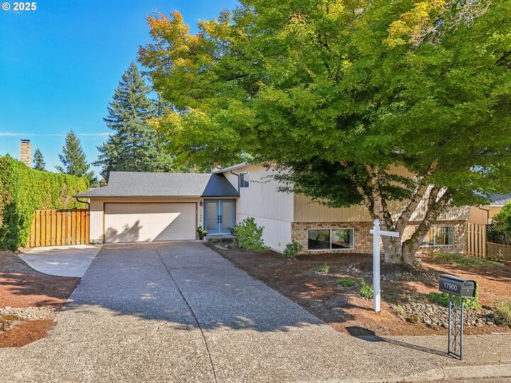 Property Photo: 17900 Monticello Dr OR 97027