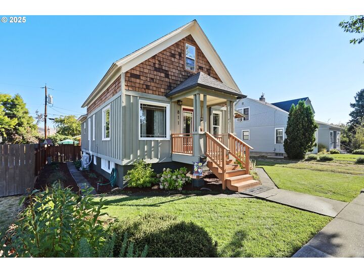Property Photo:  811 W 9th St  OR 97058 