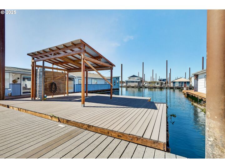 Property Photo:  1783 N Jantzen Ave  OR 97217 