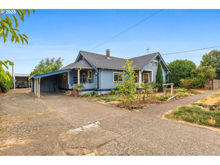 Property Photo:  633 SE Ash St  OR 97338 