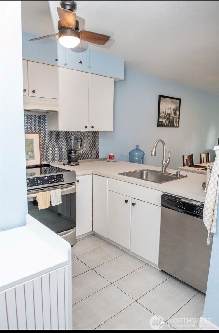 Property Photo:  2715 W Maplewood Avenue 122  WA 98226 