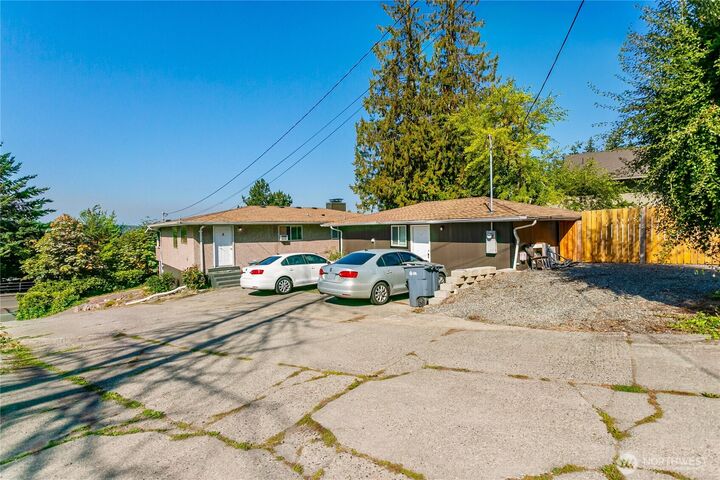 Property Photo:  2205 S Meridian  WA 98374