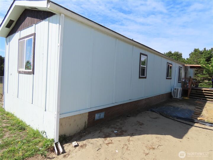 Property Photo: 925 State Route 105 WA 98547