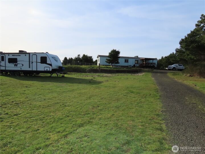 Property Photo: 925 State Route 105 WA 98547