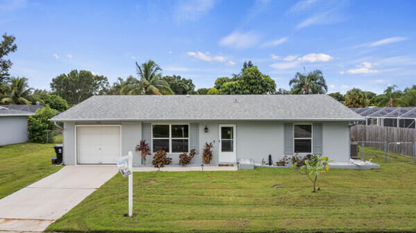 Property Photo: 386 NE Orchard Street FL 34983