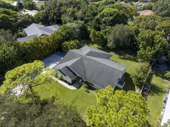 Property Photo: 960 NE Juniper Place NE FL 34957