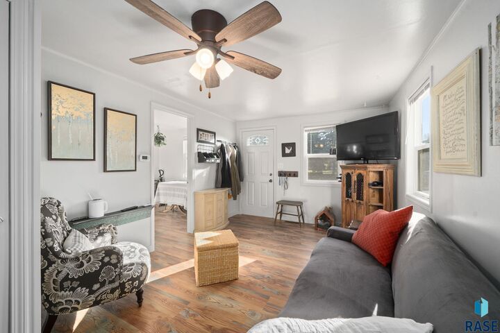 Property Photo:  1417 N Mable Ave  SD 57103 