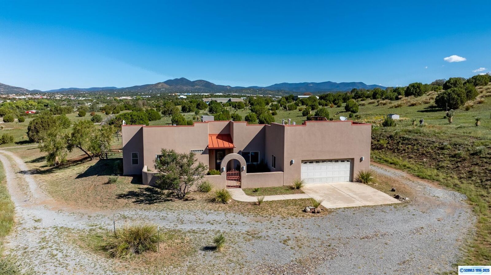 Property Photo:  67 Country Rd  NM 88061 