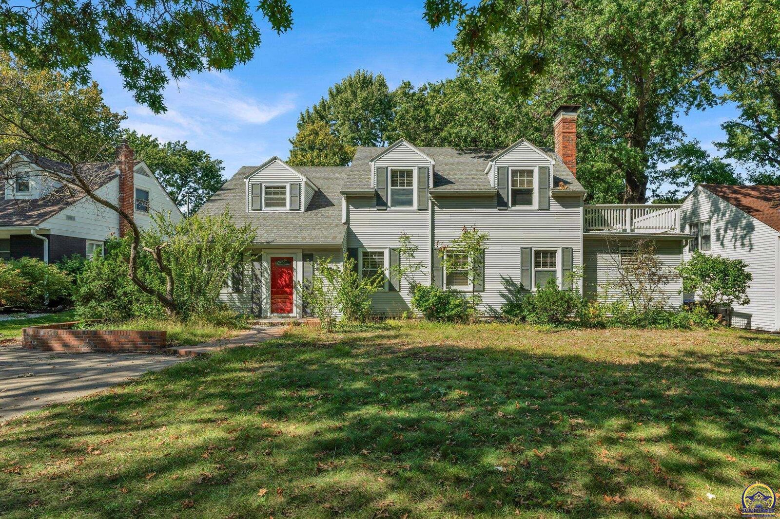 Property Photo: 1625 SW Lakeside Dr KS 66604