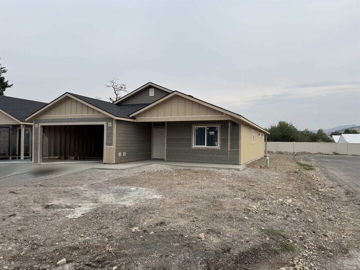 Property Photo:  21 S Rivista Ln  WA 99016 