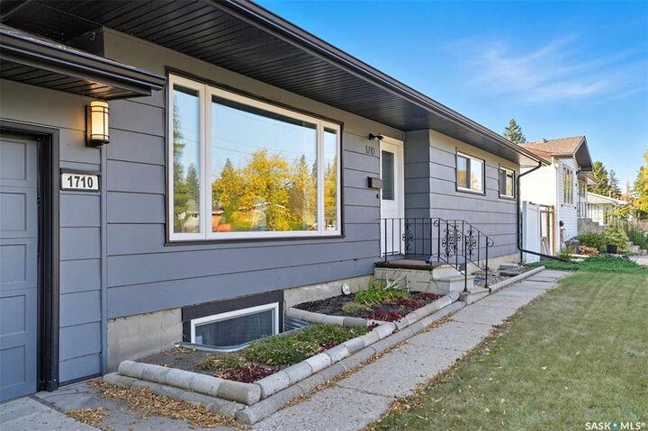 Property Photo:  1710 Preston Avenue S  SK S7H 2V8 