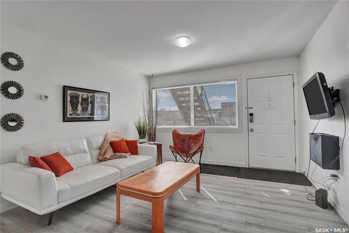 Property Photo: 120 C Avenue N 103 SK S7L 7M3
