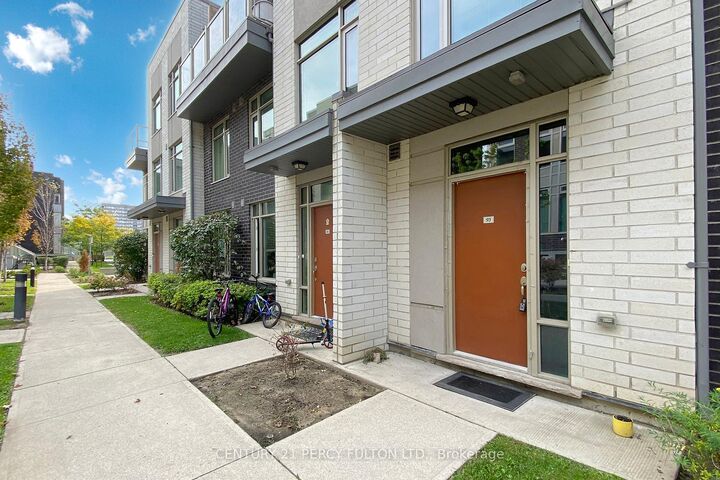 Photo de la propriété:  15 Applewood Lane 93  ON M9C 2Z7