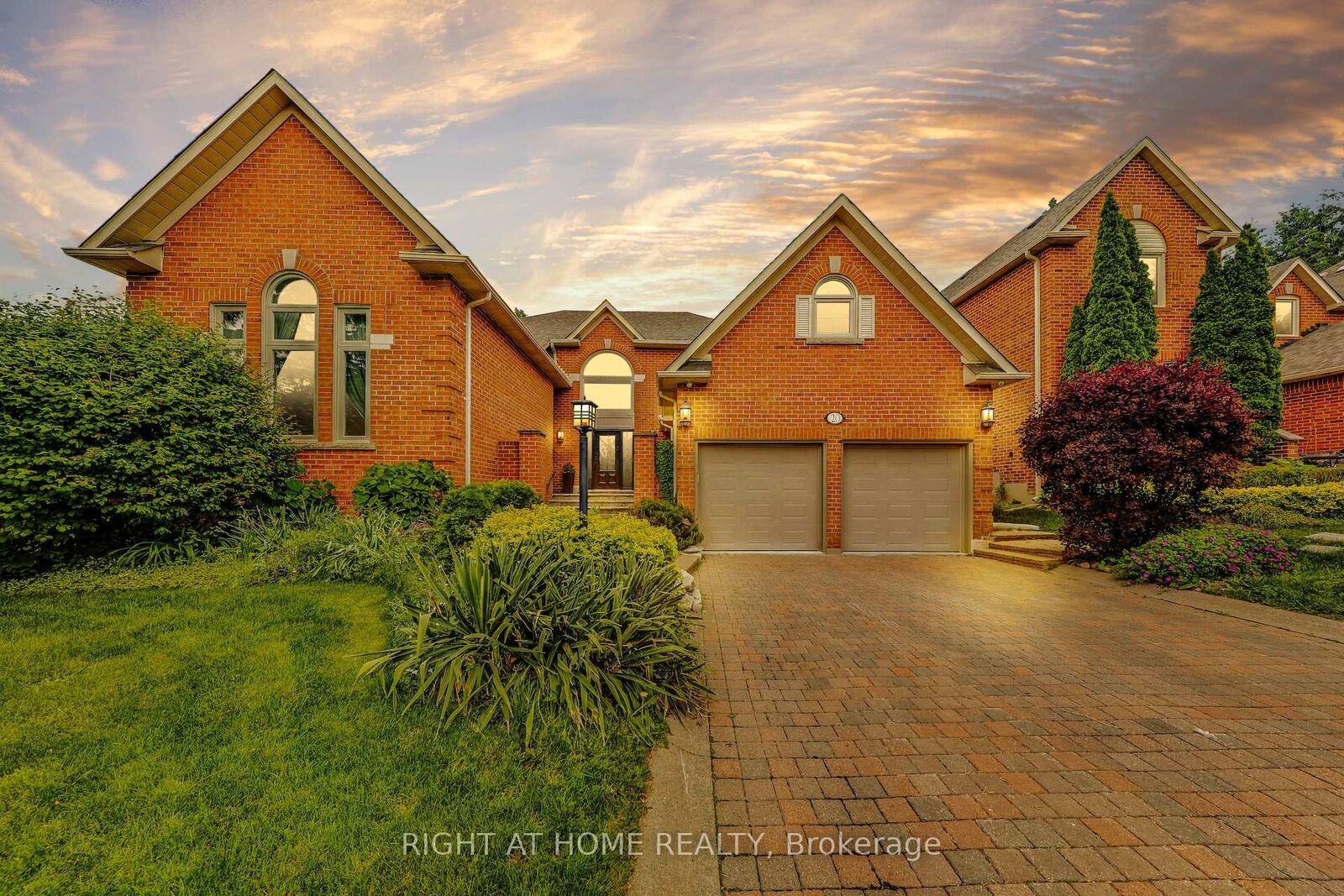 Photo de la propriété:  20 Woburn Drive  ON L4L 7H8 