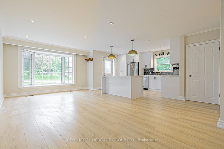 Property Photo:  893 Srigley Street  ON L3Y 1Y2 