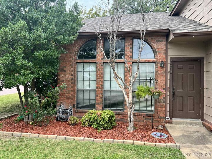 Property Photo: 9240 S 95th East Avenue OK 74133