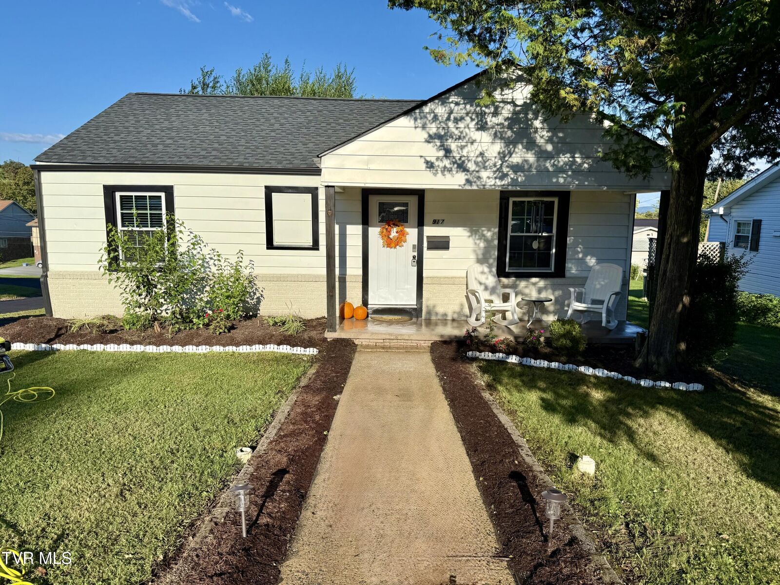 Property Photo:  917 Walnut Avenue  TN 37660 