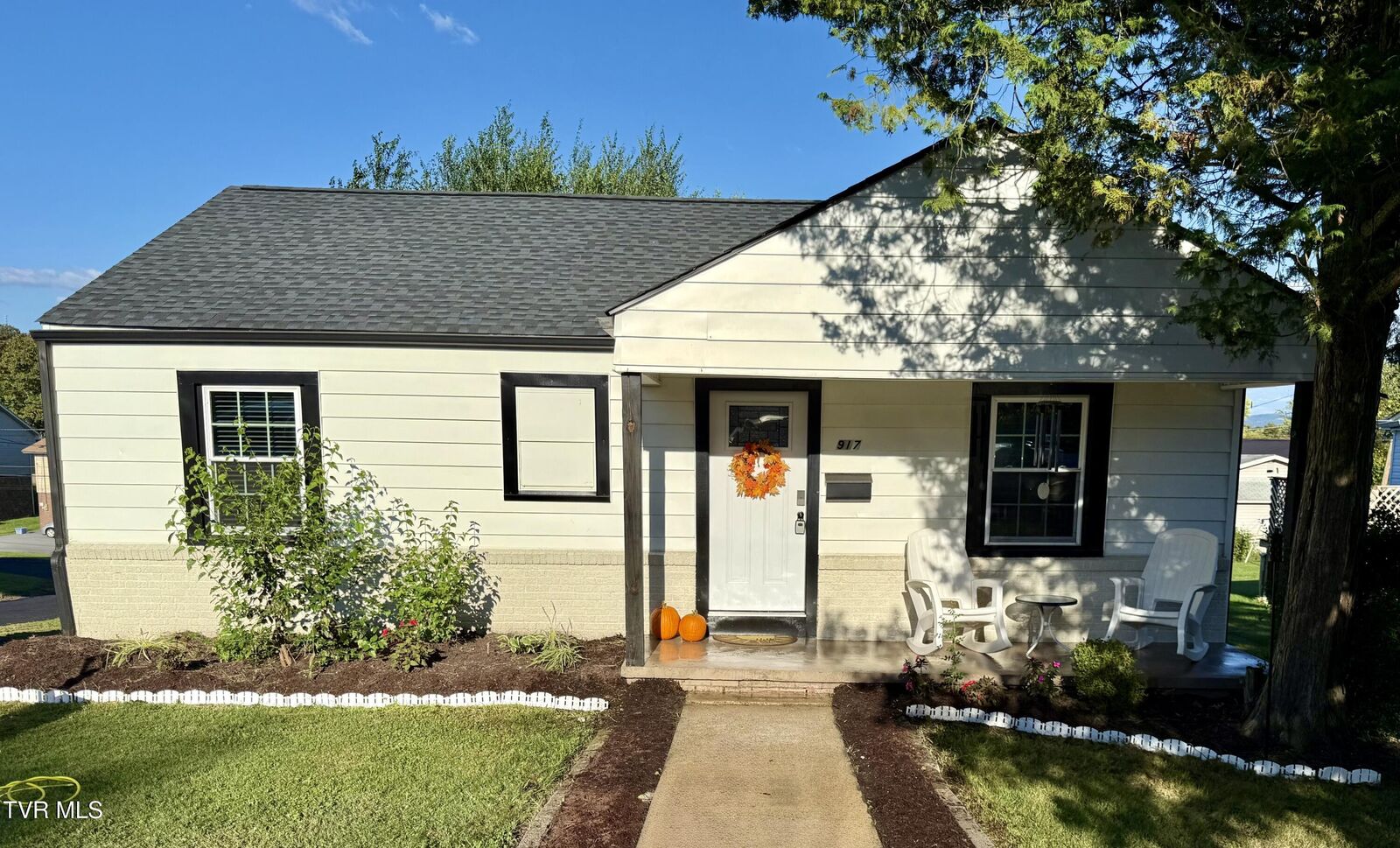 Property Photo: 917 Walnut Avenue TN 37660