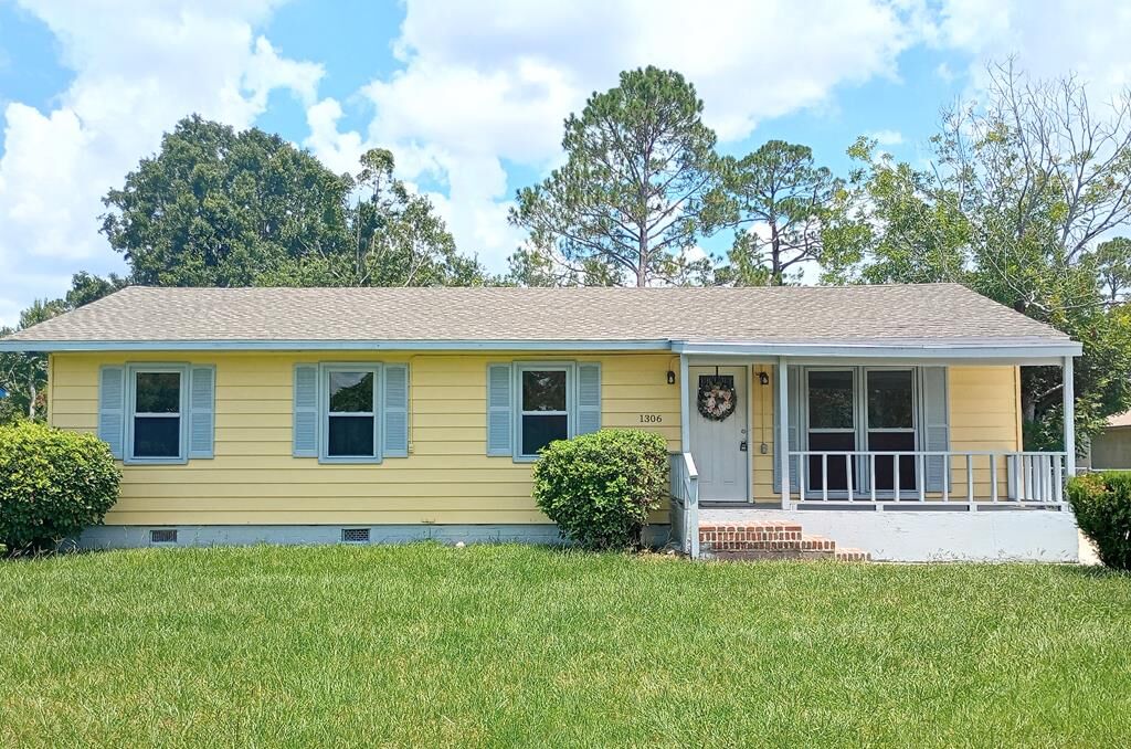Property Photo:  1306 Bethune Drive  GA 31601