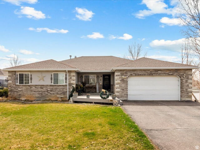 Property Photo: 170 E 400 N UT 84647