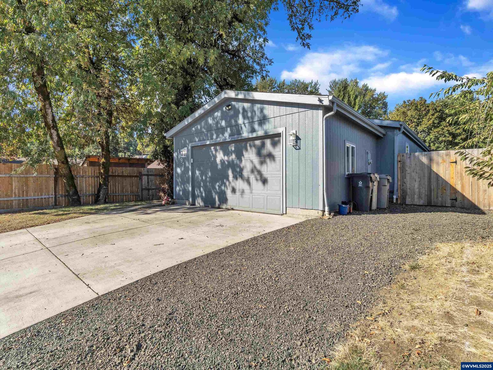 Property Photo:  1997 SE Virginia Dr  OR 97338 
