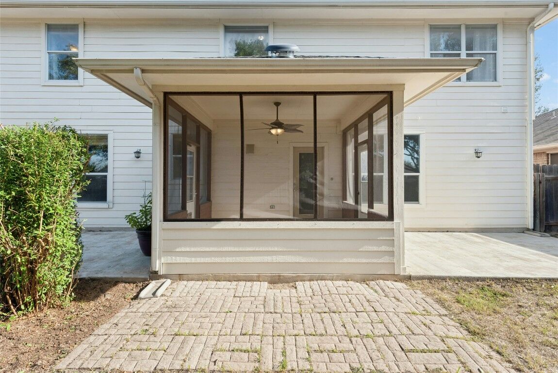 Property Photo: 214 Grand Isle Drive TX 78665