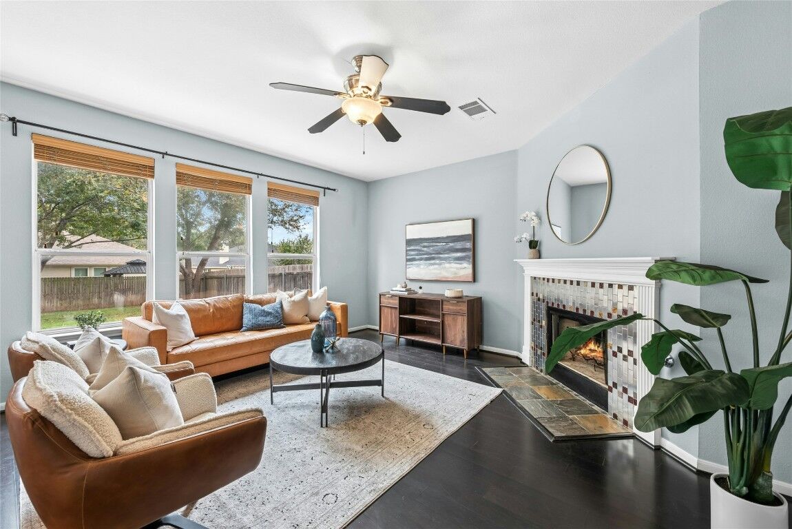 Property Photo: 214 Grand Isle Drive TX 78665