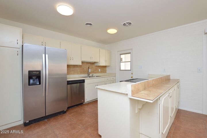 Property Photo:  713 E Campus Drive  AZ 85282 