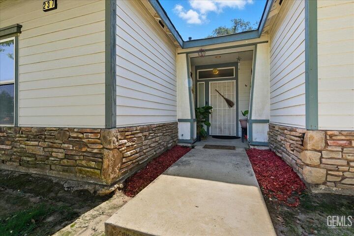 Property Photo:  237 W Tulare Avenue  CA 93274 