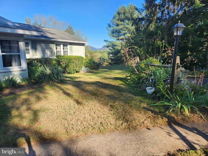 Property Photo:  10 Susquenita Hill Road  PA 17020 