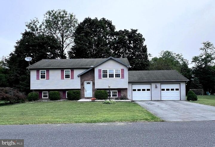 46 Wooded Run Drive  Dillsburg PA 17019 photo