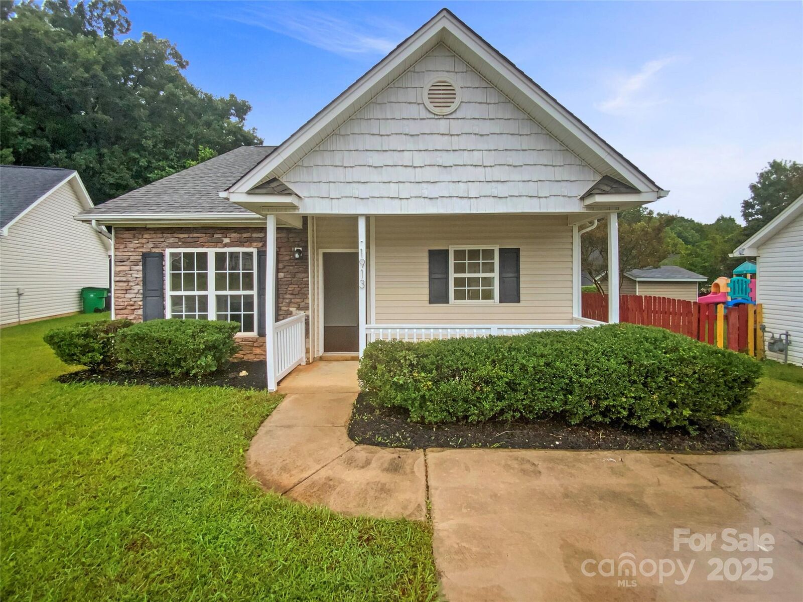 Property Photo: 1913 Nigel Court NC 28213