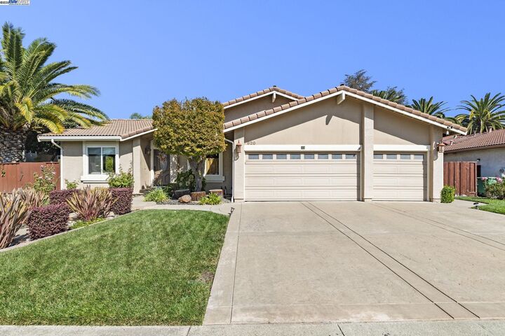 Property Photo:  820 Pinehurst Pl  CA 94583 