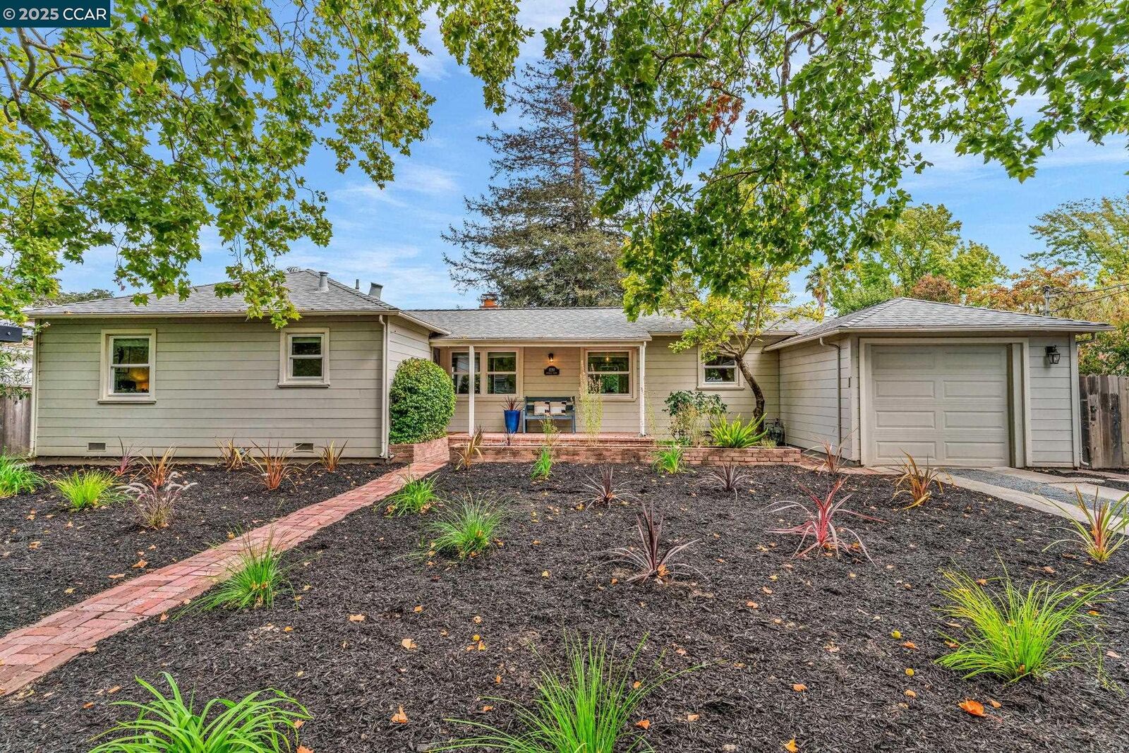 Property Photo: 1220 Kendall Court CA 94595
