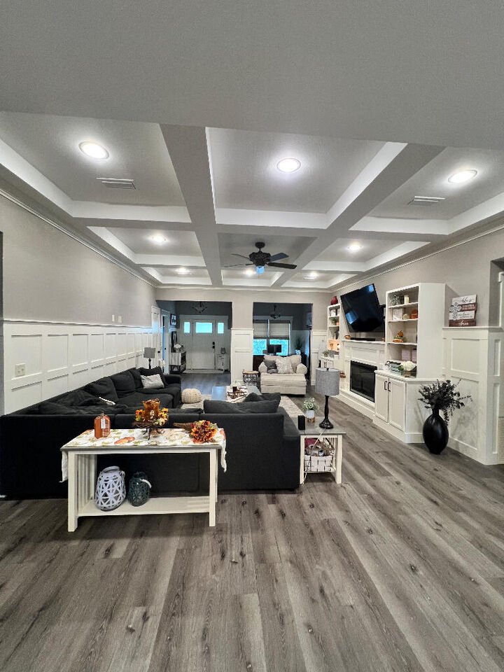 Property Photo: 905 Kolima Court FL 32539