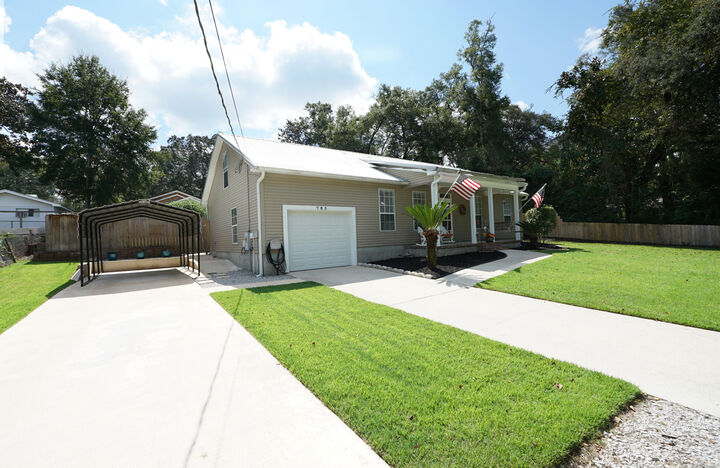 Property Photo: 703 Cypress Street FL 32578