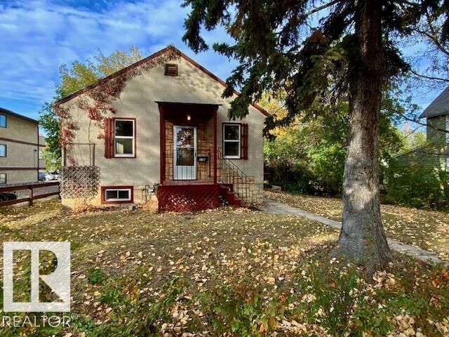 Photo de la propriété:  5104 52 Avenue  AB T9A 0X3 