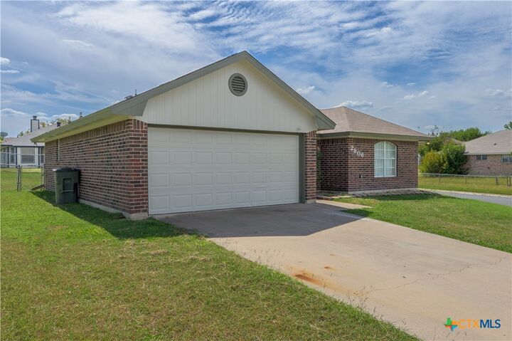 Property Photo:  2806 Woodlands Drive  TX 76549