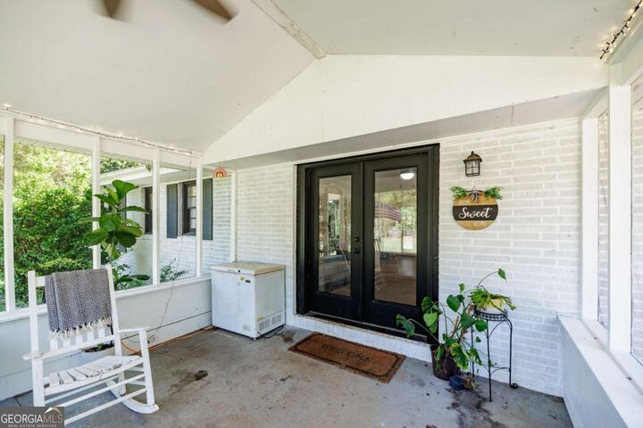 Property Photo: 1070 Sunnyside Drive GA 30606