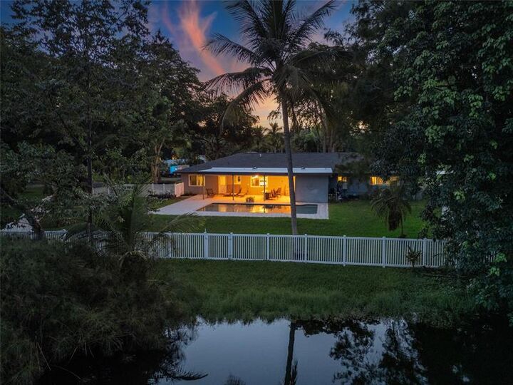 Property Photo: 4000 109th Ave FL 33328