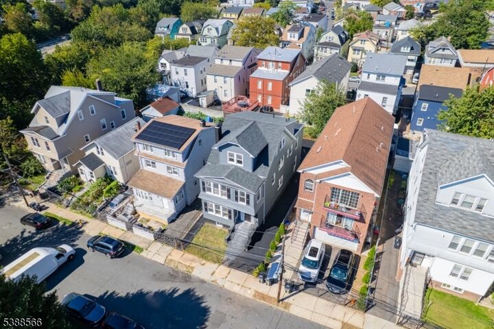 Property Photo:  21 Huntington Ter  NJ 07112 