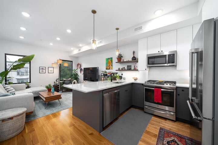 Property Photo:  22 Lincoln St 2  NJ 07307 