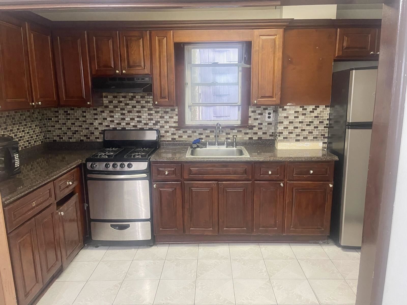 Property Photo:  200 Hutton St 1  NJ 07307 