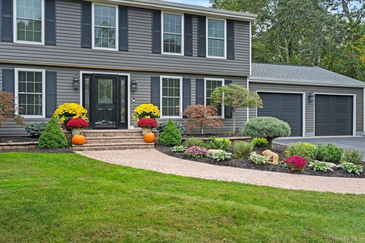 Property Photo:  4 Foreston Circle  NY 11949 