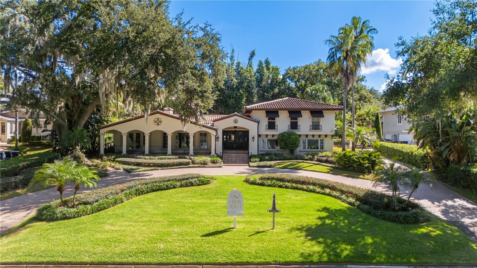Property Photo: 1900 W Fawsett Road FL 32789