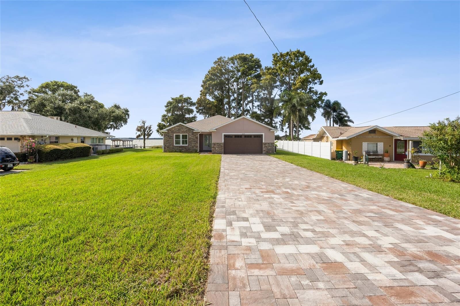 Property Photo:  2635 Lake Eustis Drive  FL 32778