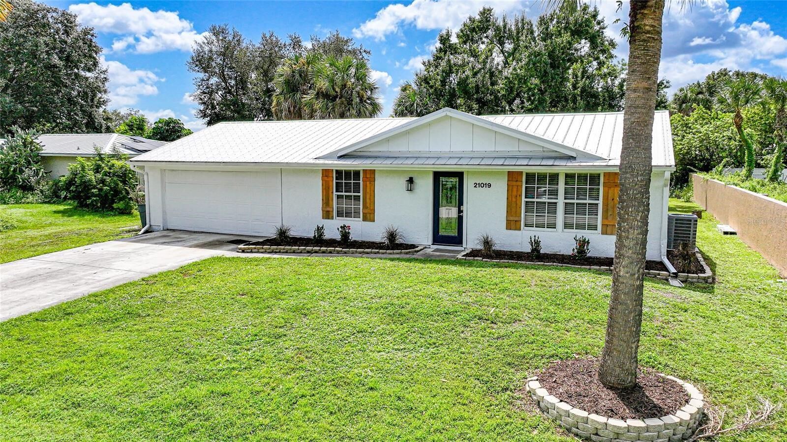 Property Photo:  21019 Malden Avenue  FL 33952 