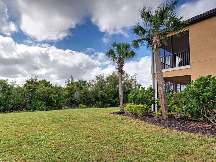 Property Photo: 10031 Crooked Creek Drive 101 FL 34293