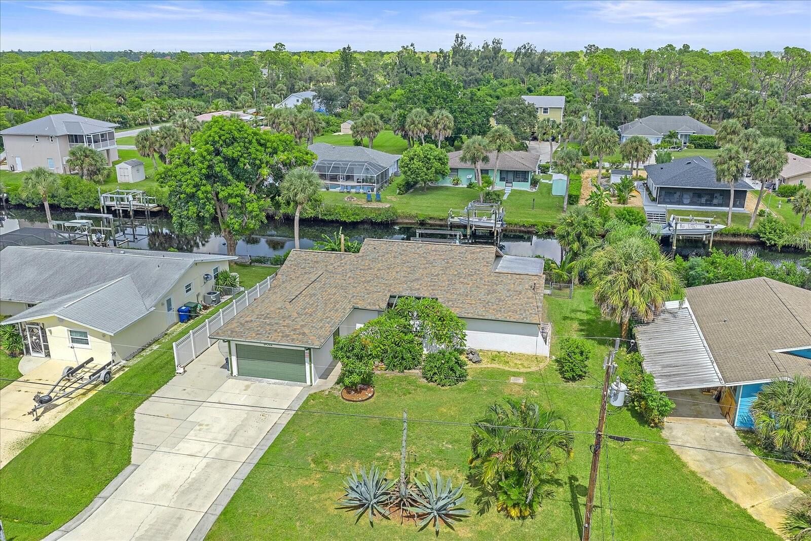 Property Photo:  9011 Hilolo Lane  FL 34293 